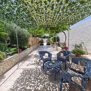 https://graziosa-casa-vacanza-calabernardo-noto.sicilyhotelsitaly.net